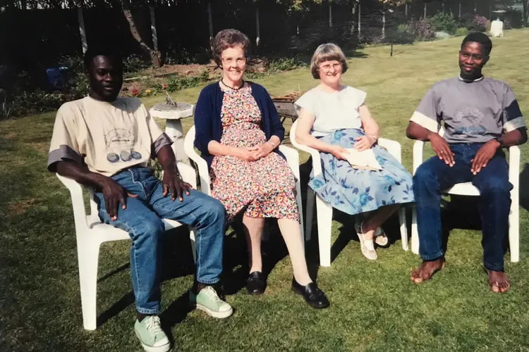 Lily e Brenda e irmãos